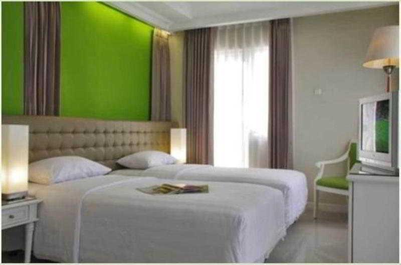 Ciputra Golf, Club & Hotel Surabaya Habitación foto