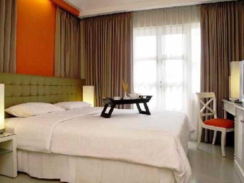 Ciputra Golf, Club & Hotel Surabaya Habitación foto